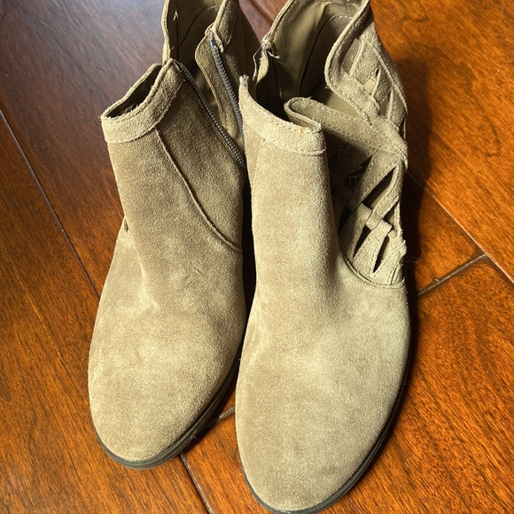 NWOB MICHAEL BY MICHAEL SHANNON TAUPE BOOTIES SIZE 6.5 - Picture 2 of 6